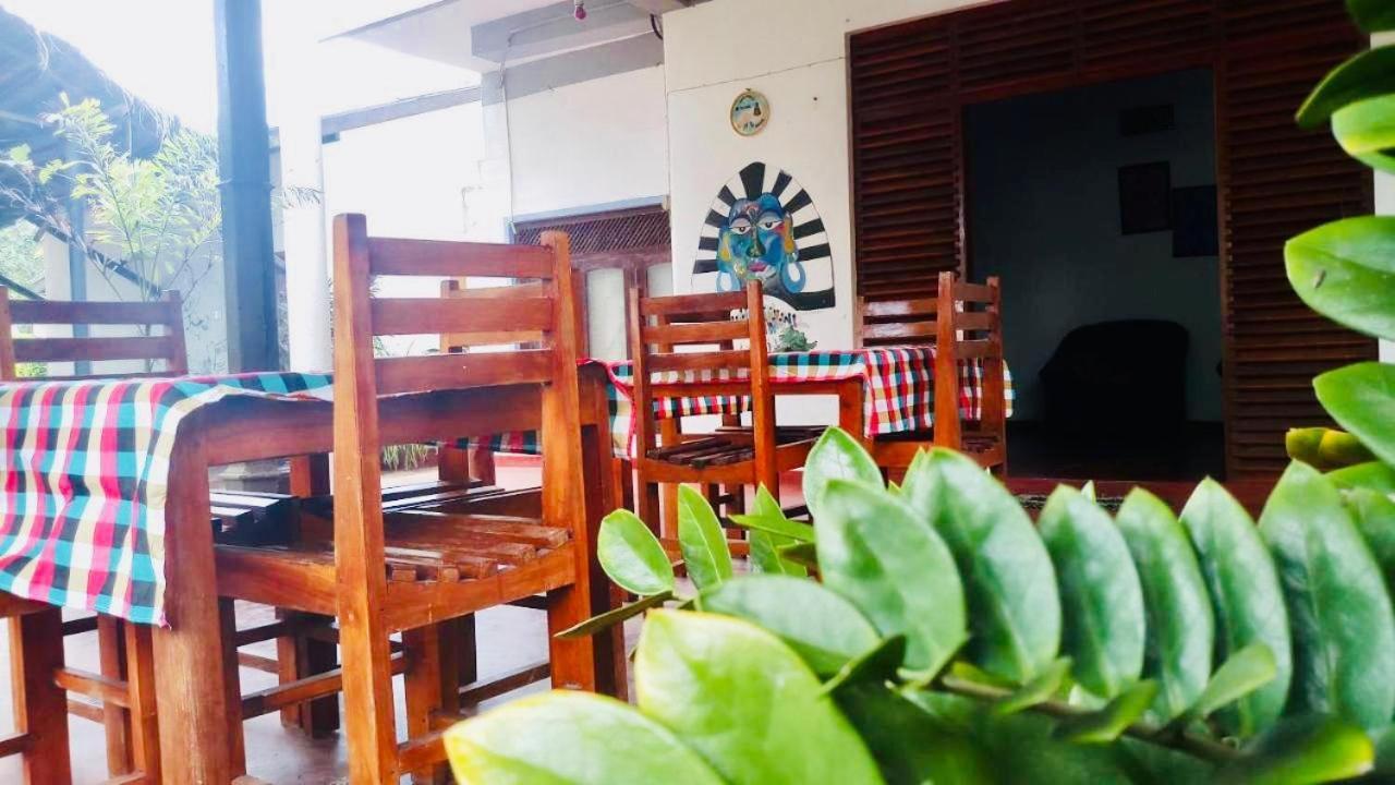 Sunrise Guest House & Restaurant Tangalle Exterior foto