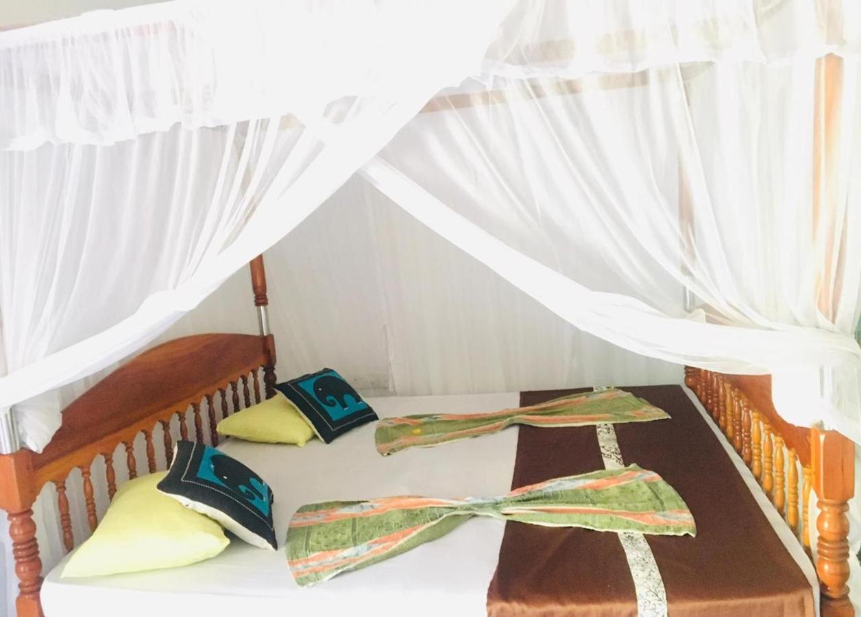 Sunrise Guest House & Restaurant Tangalle Exterior foto