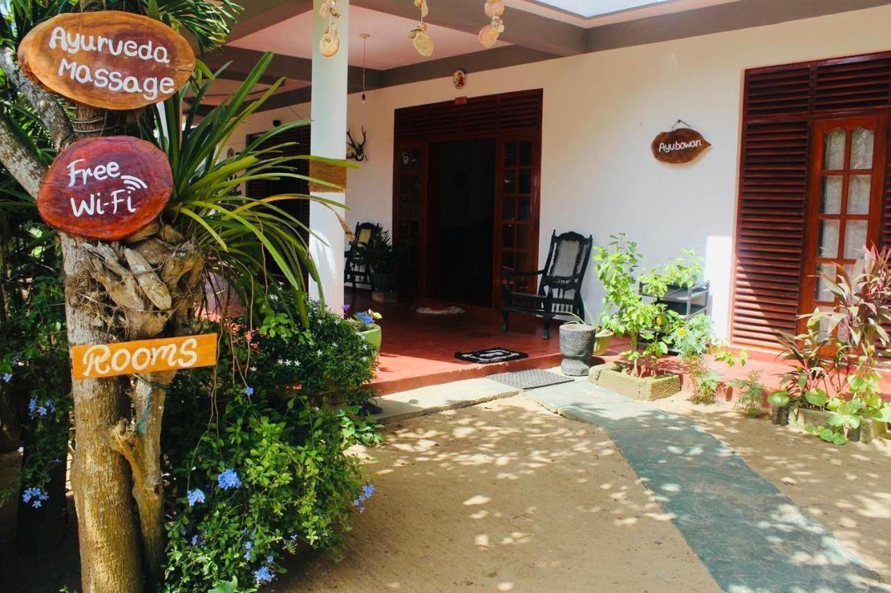 Sunrise Guest House & Restaurant Tangalle Exterior foto