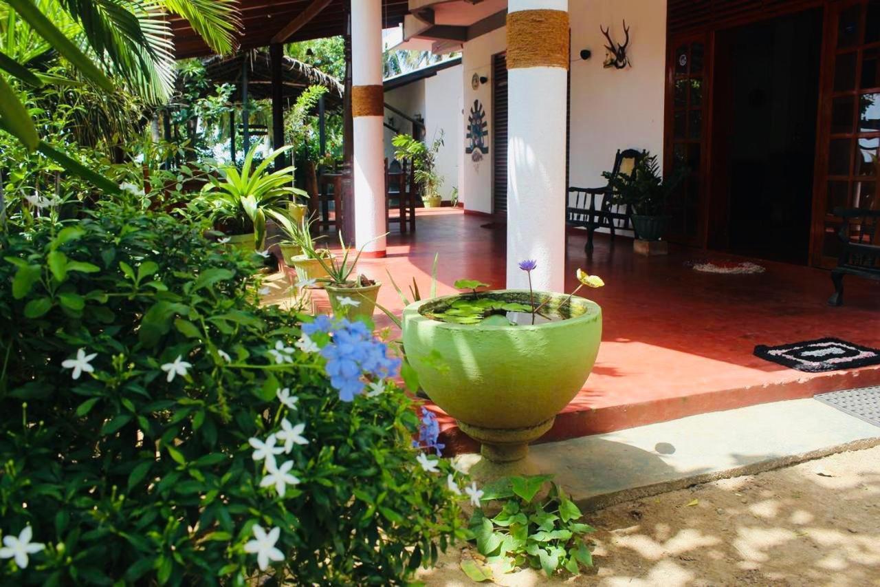 Sunrise Guest House & Restaurant Tangalle Exterior foto