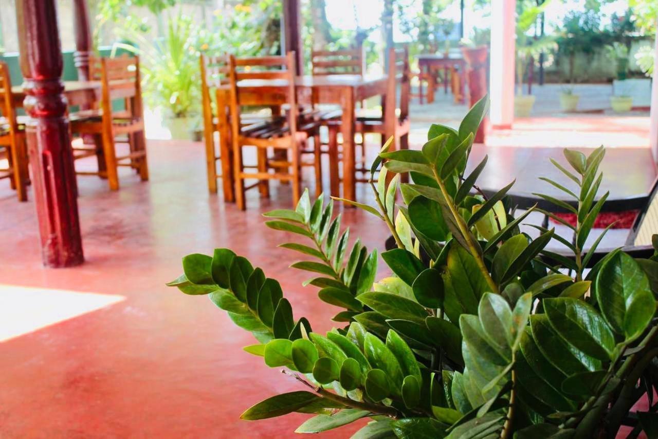 Sunrise Guest House & Restaurant Tangalle Exterior foto