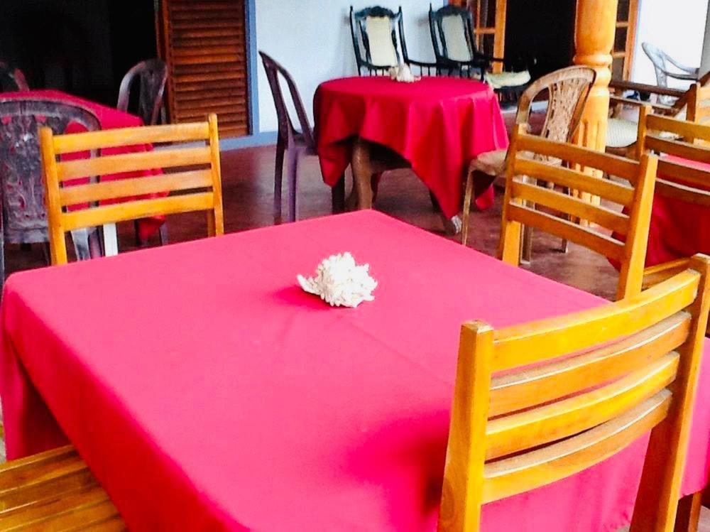 Sunrise Guest House & Restaurant Tangalle Exterior foto