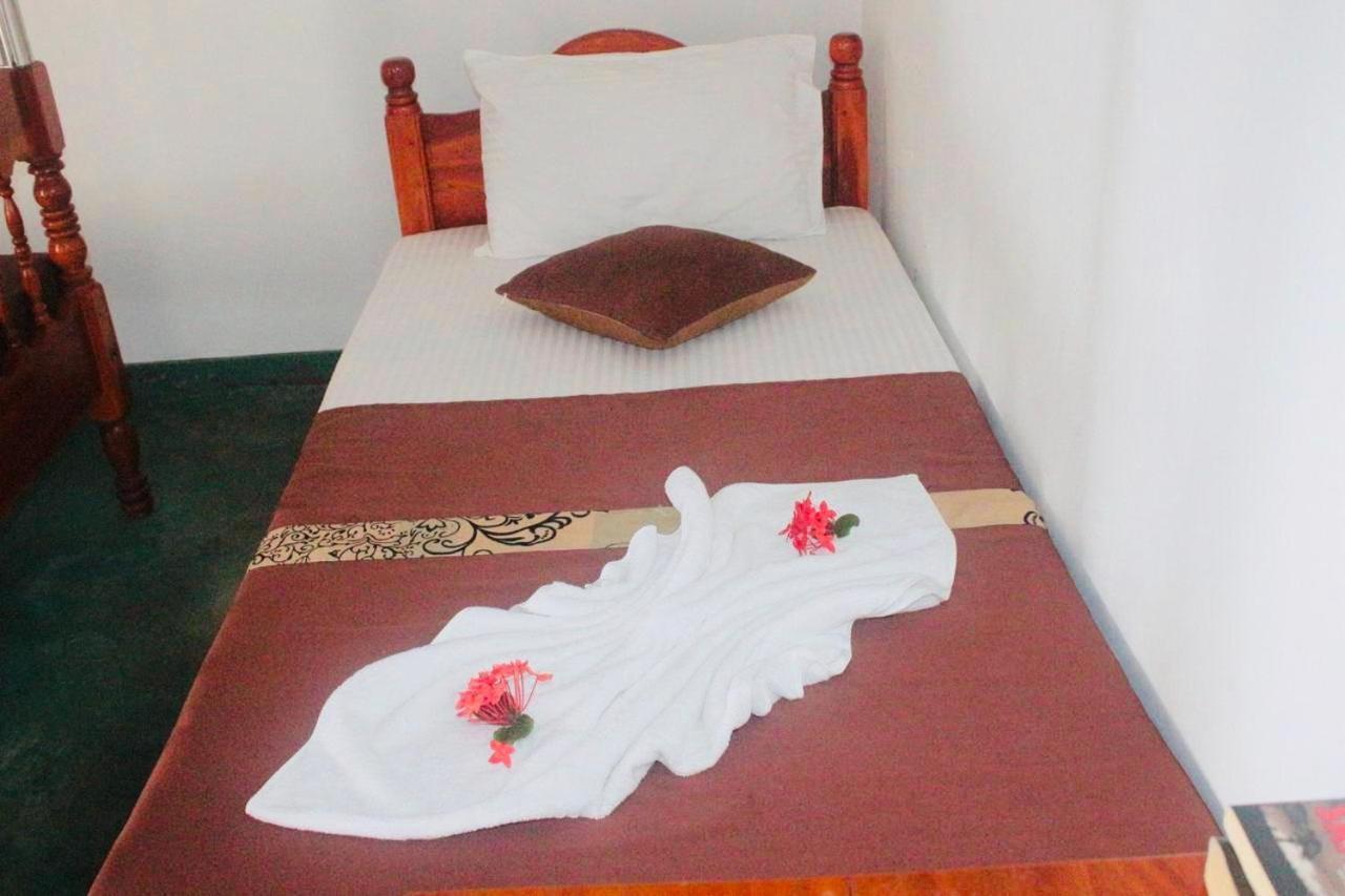 Sunrise Guest House & Restaurant Tangalle Exterior foto
