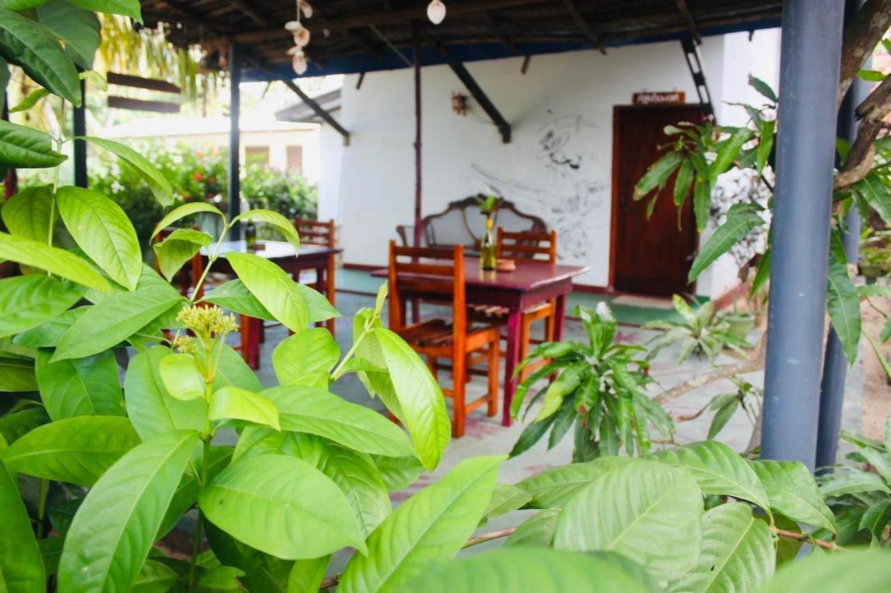 Sunrise Guest House & Restaurant Tangalle Exterior foto