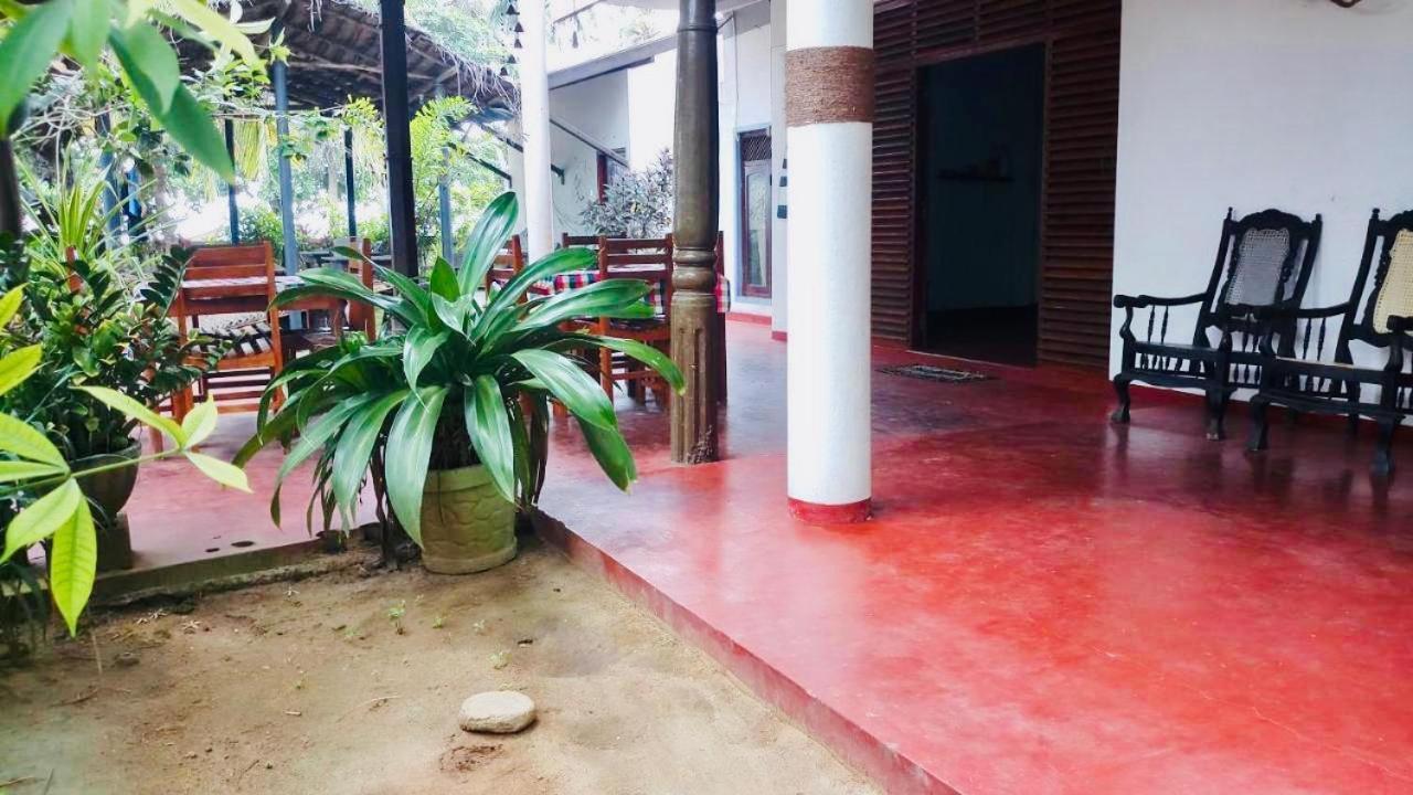 Sunrise Guest House & Restaurant Tangalle Exterior foto